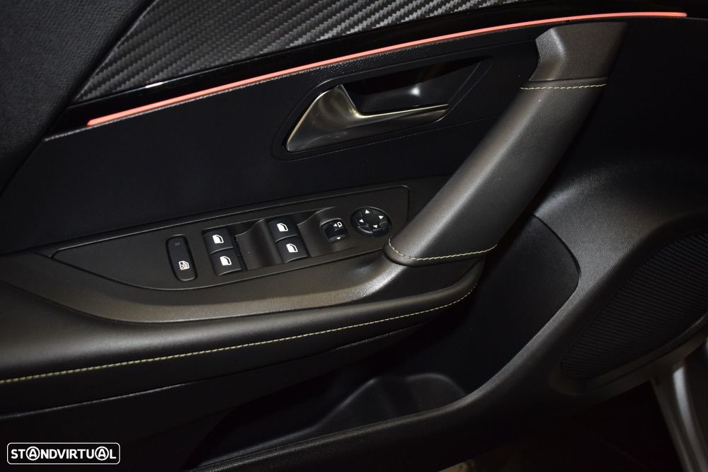 Peugeot e-2008 50 kWh GT Pack - 4