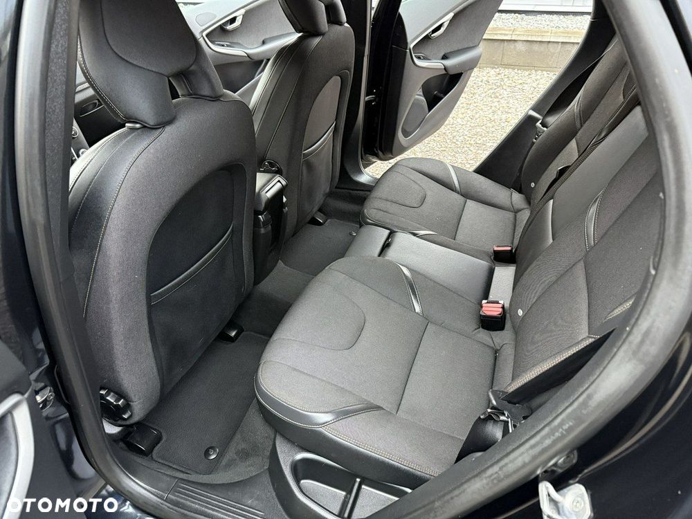 Volvo V40 Cross Country - 15