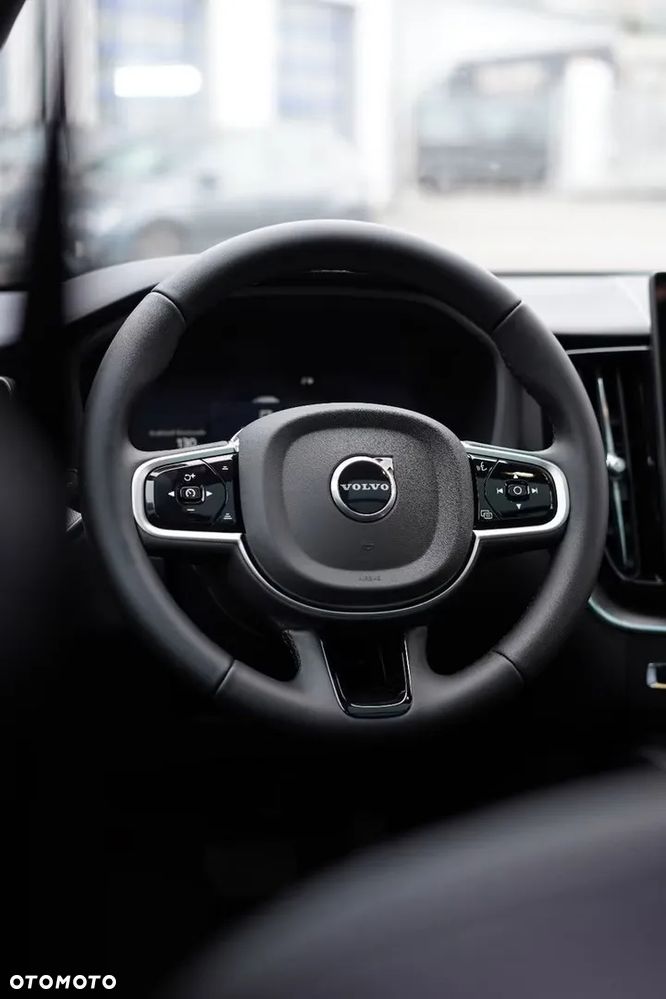 Volvo XC 60 B5 B AWD Plus Black Edition - 18