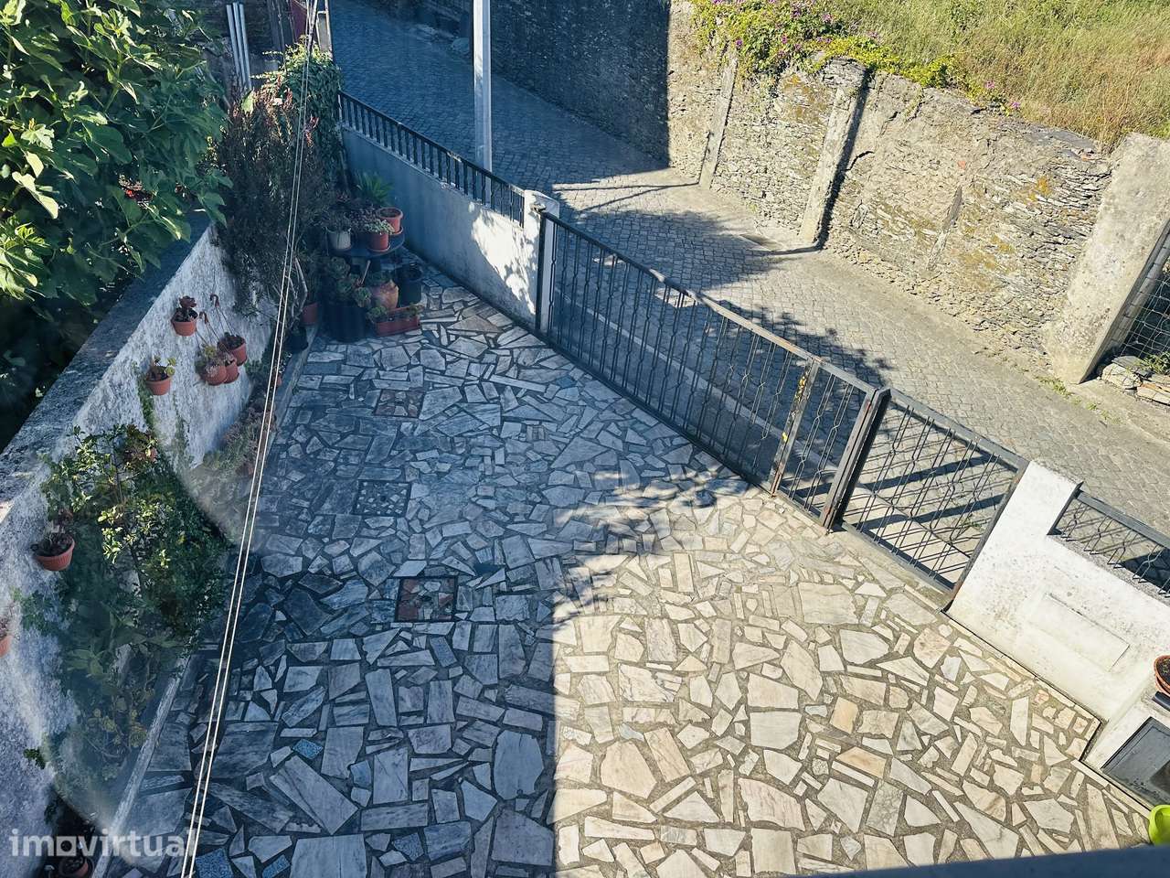 Espaçoso T2+1, mais sótão e lugar garagem no coração de Valongo - Grande imagem: 5/27