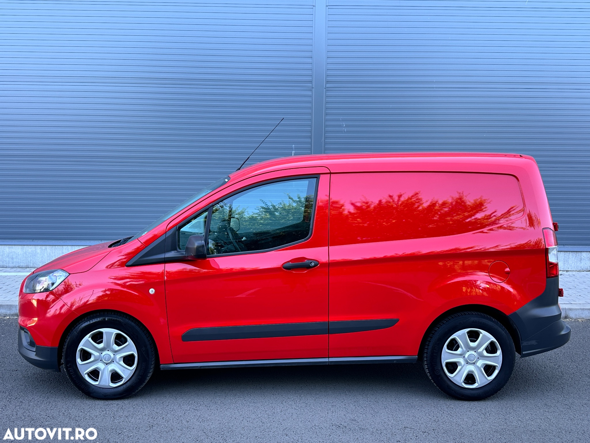 Ford Transit Courier - 10