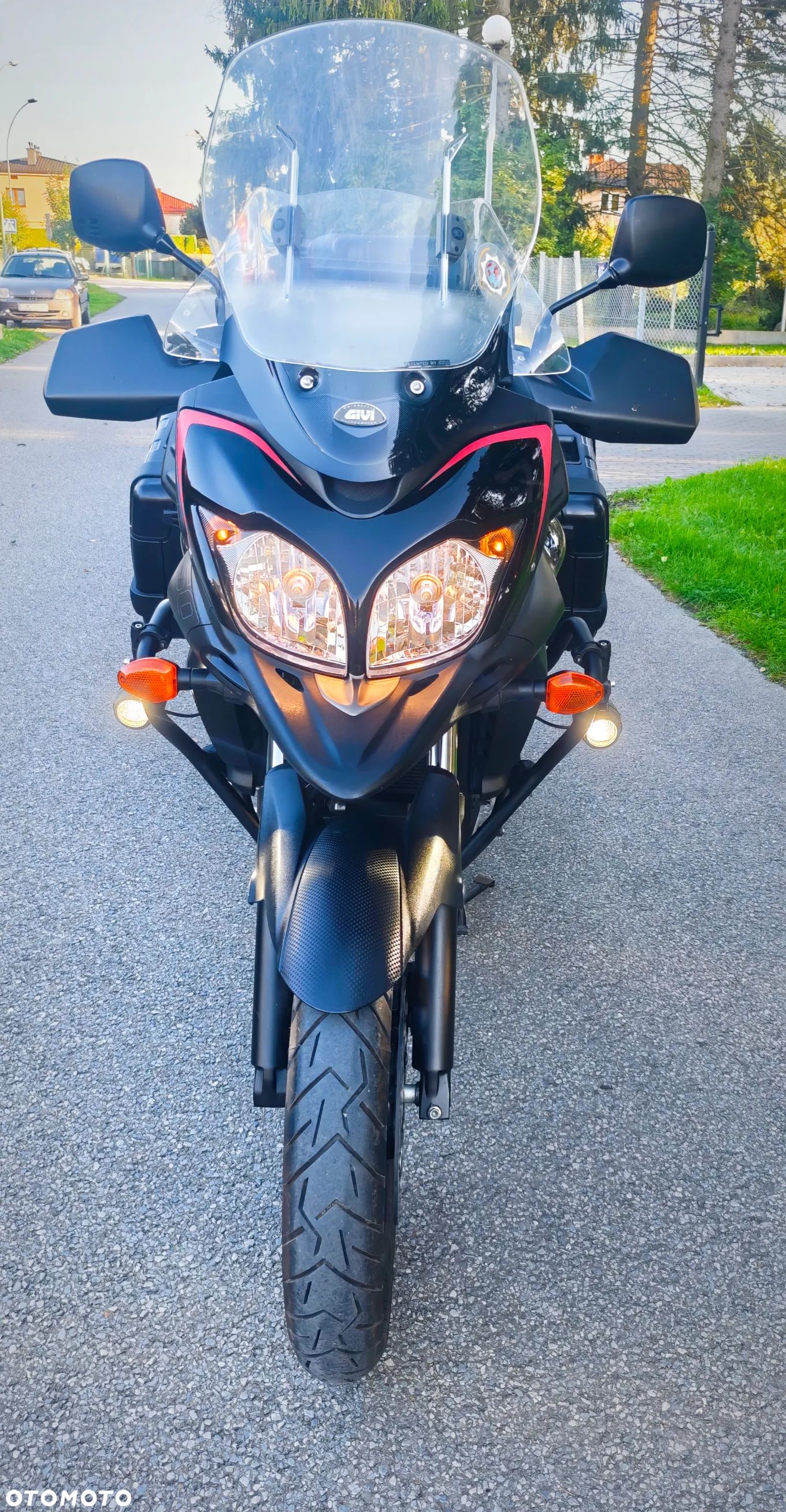 Suzuki V-STROM - 1