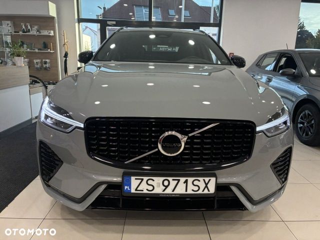 Volvo XC 60 B4 B Plus Dark - 2