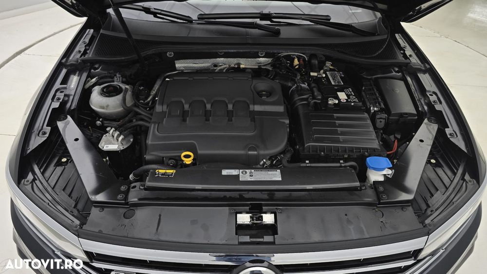 Volkswagen Passat 2.0 TDI DSG Comfortline - 24