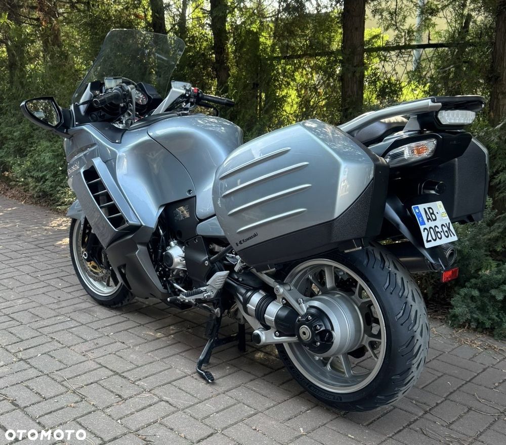 Kawasaki GTR - 14