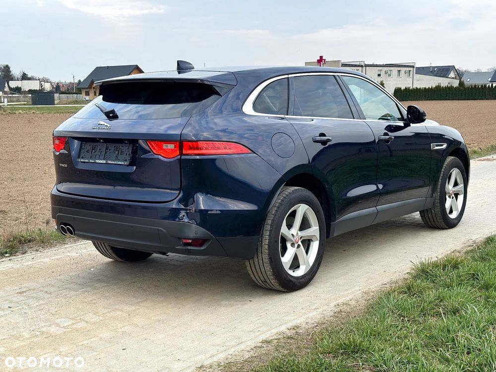 Jaguar F-Pace - 5