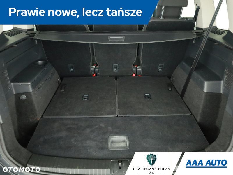 Volkswagen Touran - 12