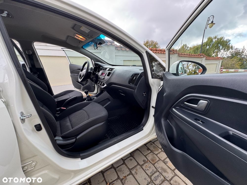 Kia Rio - 24