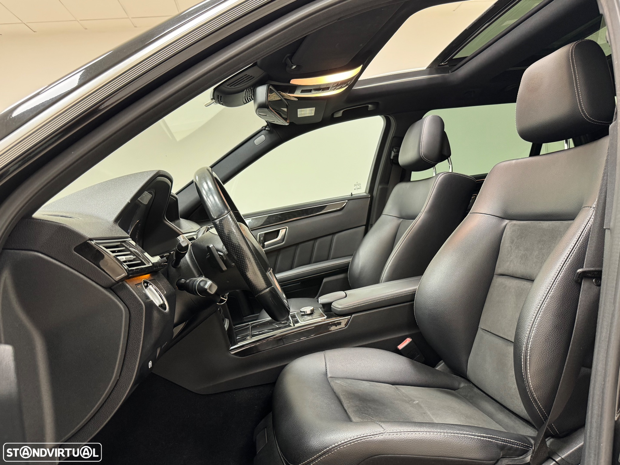 Mercedes-Benz E 300 Bluetec Hybrid Avantgarde - 32