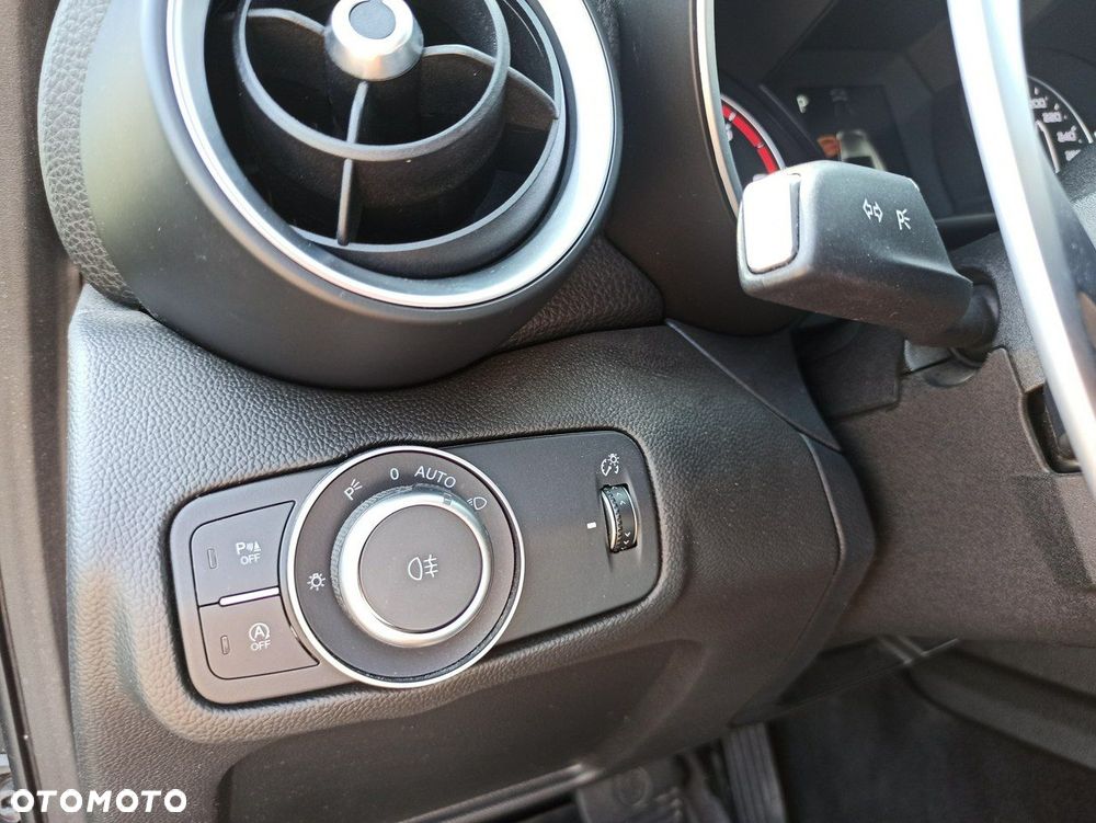 Alfa Romeo Giulia - 19