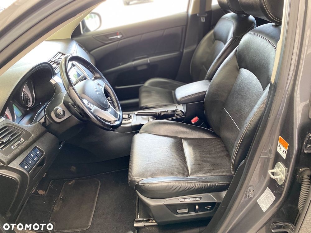 Suzuki Kizashi 2.4 Sport 4WD CVT - 8