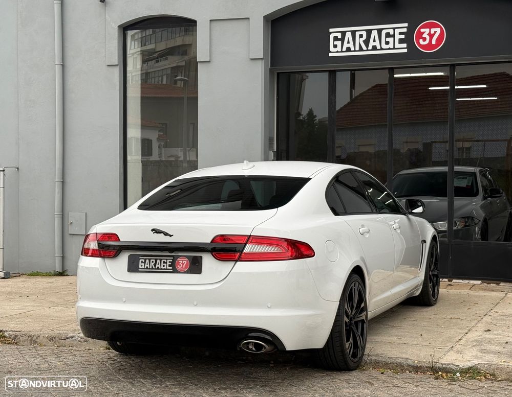Jaguar XF 2.2 - 8