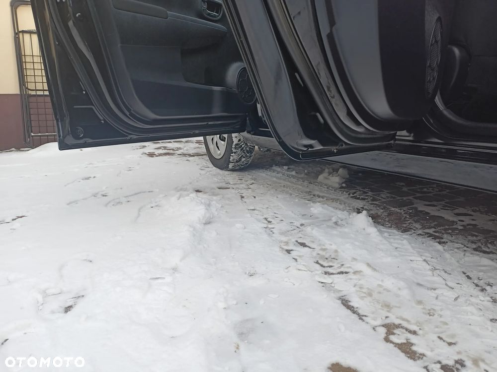 Toyota Yaris Hybrid 100 Life - 32