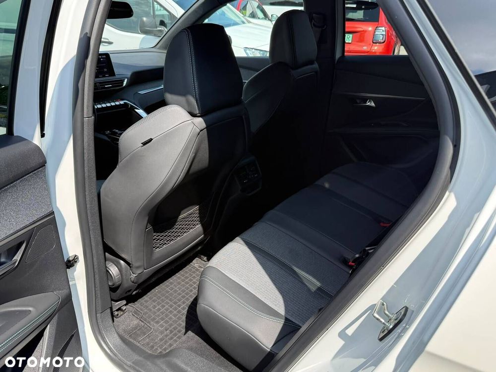 Peugeot 3008 1.2 PureTech mHEV Allure Pack S&S e-DCS6 - 29