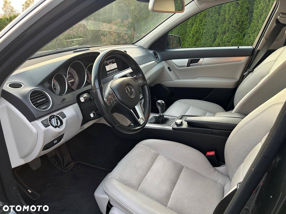 Mercedes-Benz Klasa C 200 CGI BlueEff Avantgarde - 8