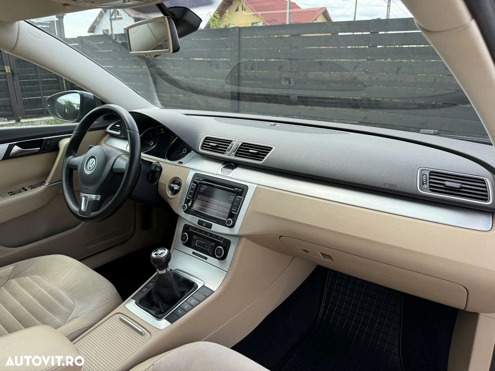 Volkswagen Passat 2.0 TDI Highline - 13