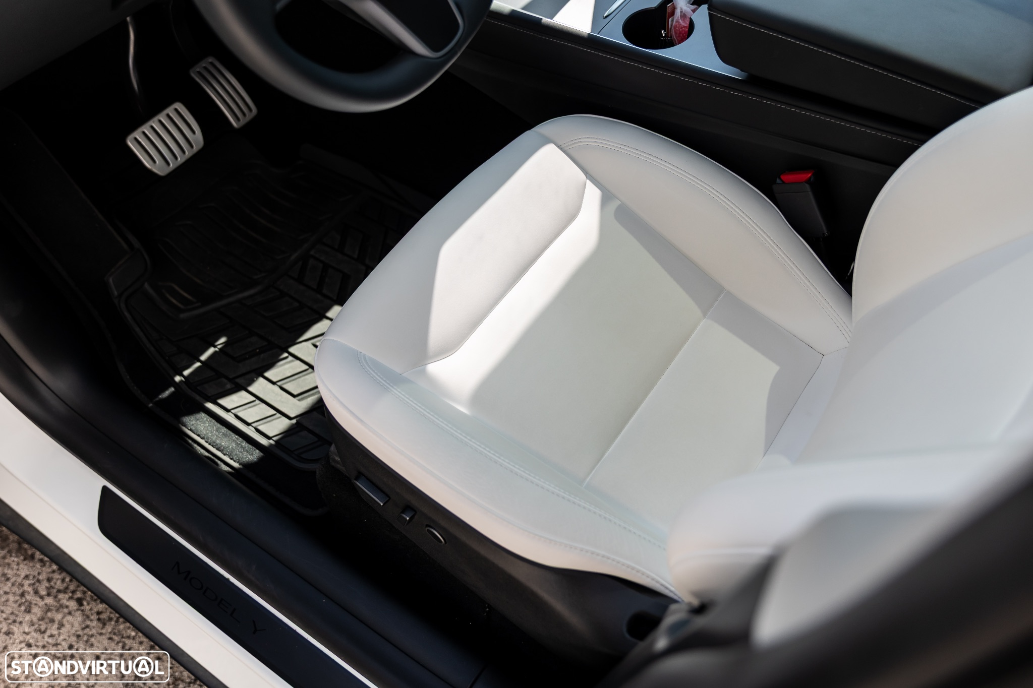 Tesla Model Y Performance Dual Motor AWD - 18
