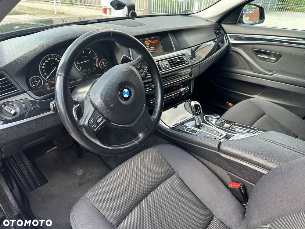 BMW Seria 5 520d xDrive - 31