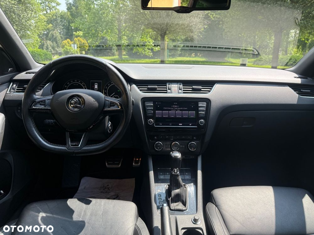 Skoda Octavia Combi 2.0 TDI DSG RS - 32