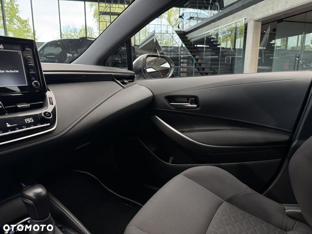 Toyota Corolla 2.0 Hybrid Comfort - 29