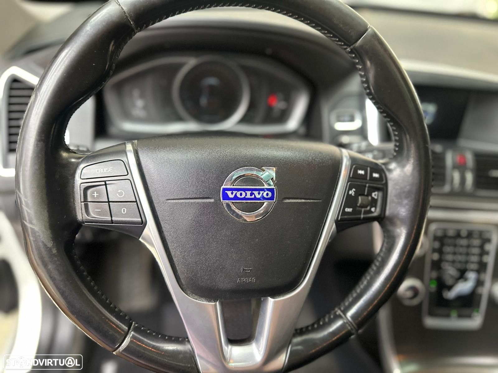 Volvo XC 60 2.0 D4 R-Design Momentum - 18