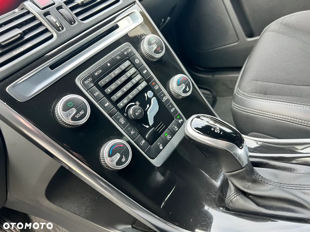 Volvo XC 60 D3 Geartronic Momentum - 22