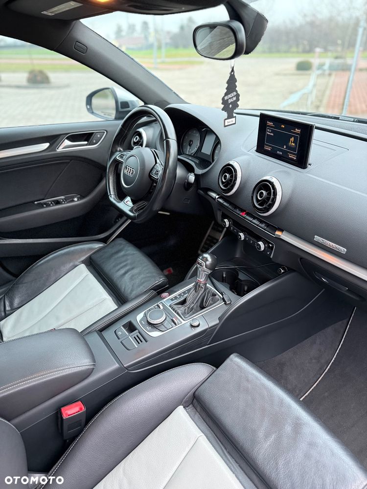 Audi S3 S tronic - 11