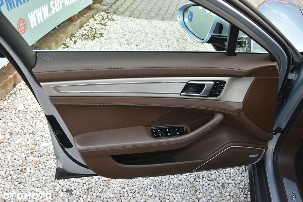 Porsche Panamera Turbo Sport Turismo - 16