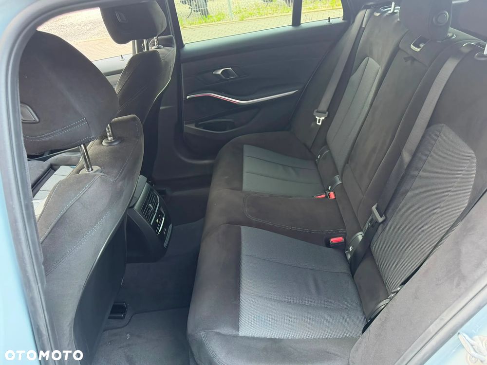 BMW Seria 3 330i xDrive M Sport sport - 24