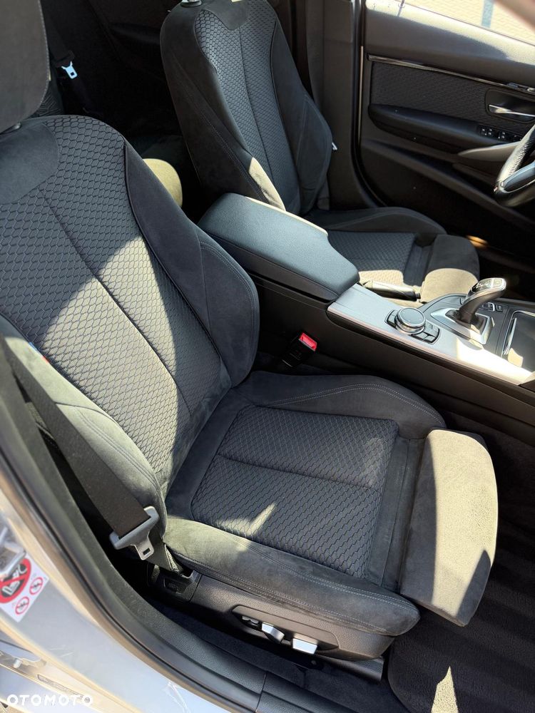 BMW Seria 3 330i xDrive Edition M Sport Shadow - 13