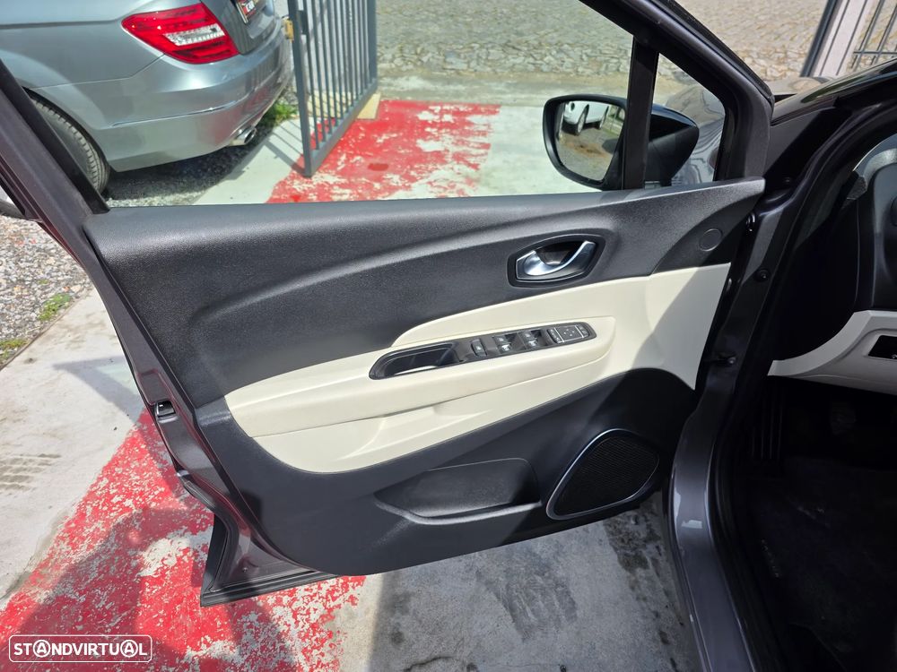 Renault Captur 0.9 TCE - 11