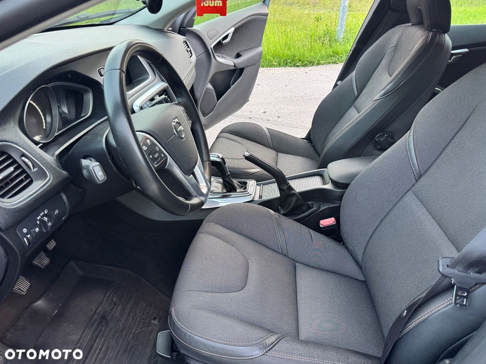 Volvo V40 D3 Momentum - 19