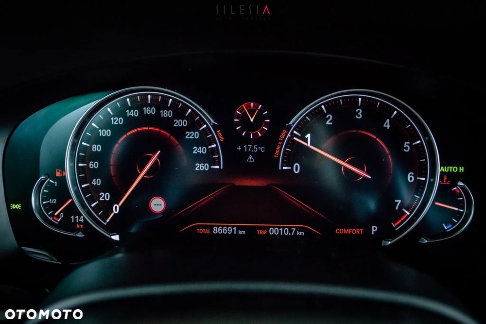 BMW Seria 5 530i xDrive - 15