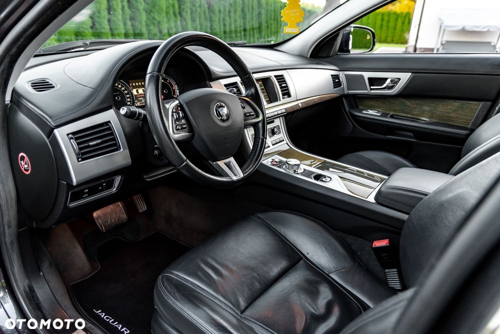 Jaguar XF 2.2 - 16