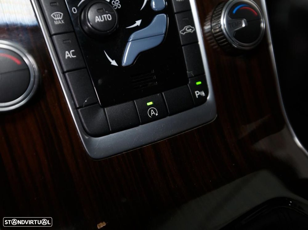 Volvo V60 Cross Country - 19