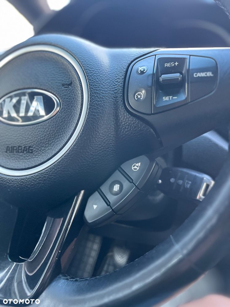 Kia Carens - 25
