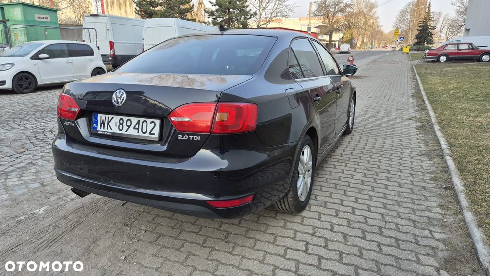Volkswagen Jetta 2.0 TDI Highline DSG - 5