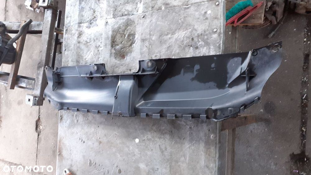 Osłona górna  chłodnic Audi A4 b8