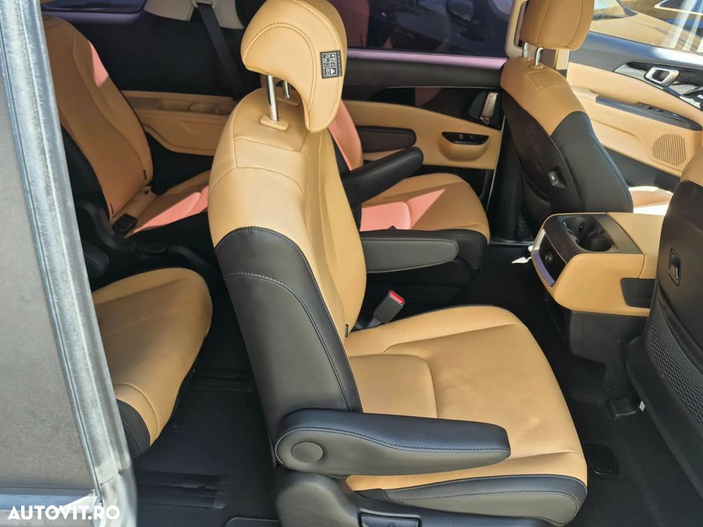Kia Carnival - 12