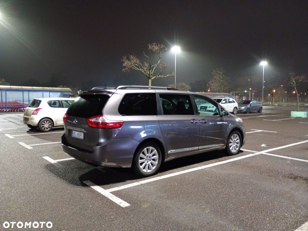 Toyota Sienna - 5