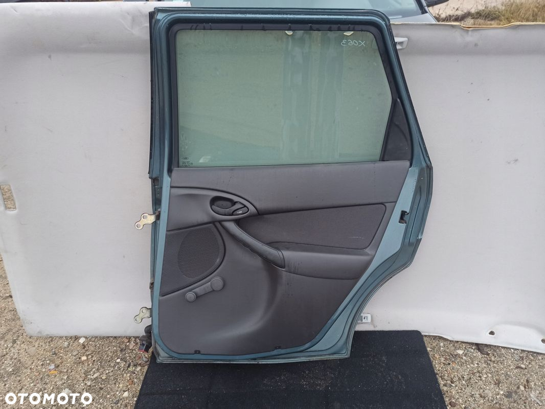 Drzwi prawy tył kompletne FORD FOCUS MK1 KOMBI kolor X1 - 13