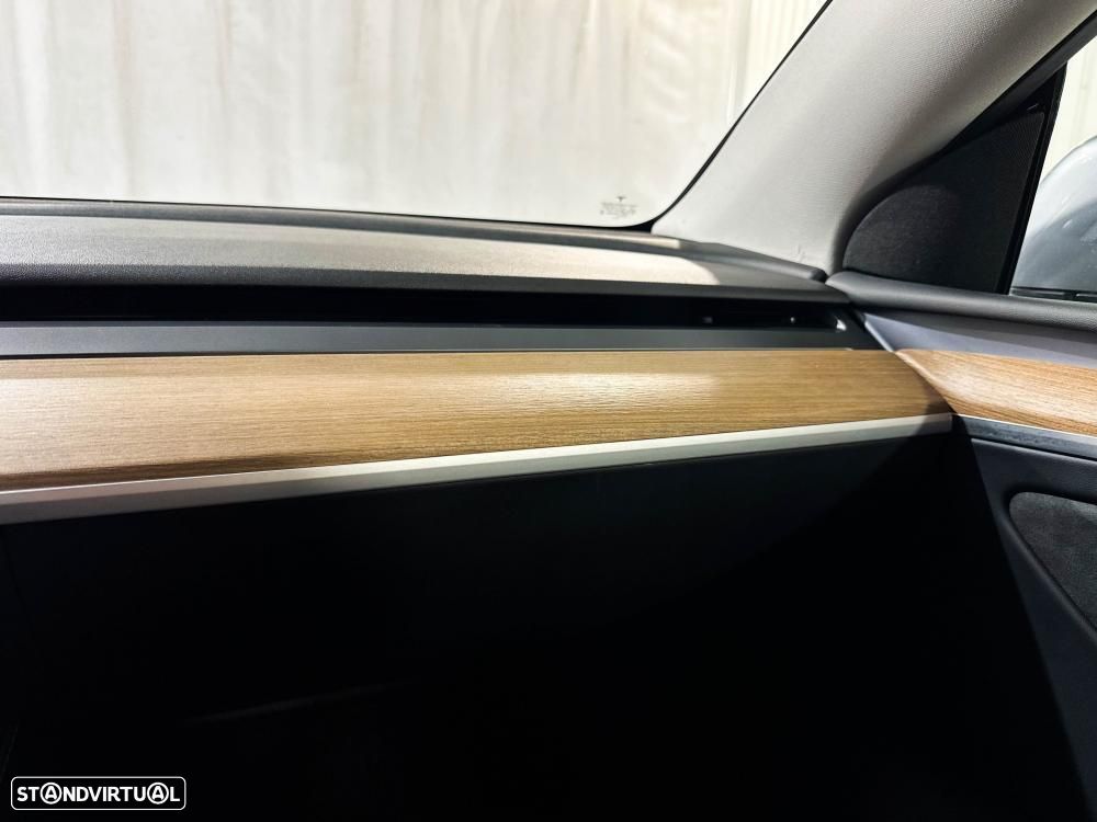Tesla Model Y Performance Dual Motor AWD - 32