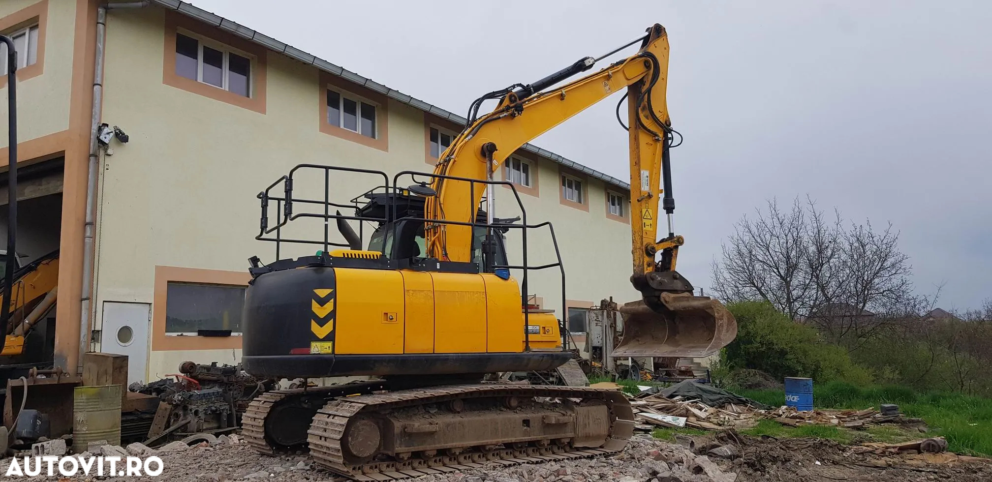 JCB JS 145 Excavator pe senile - 6