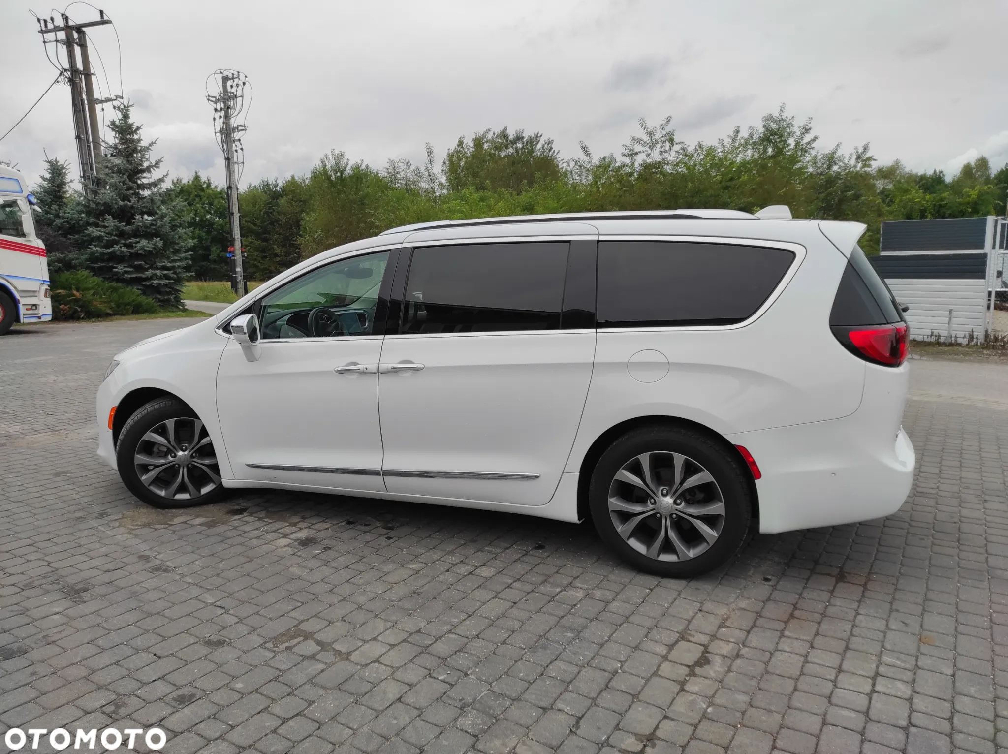 Chrysler Pacifica - 3