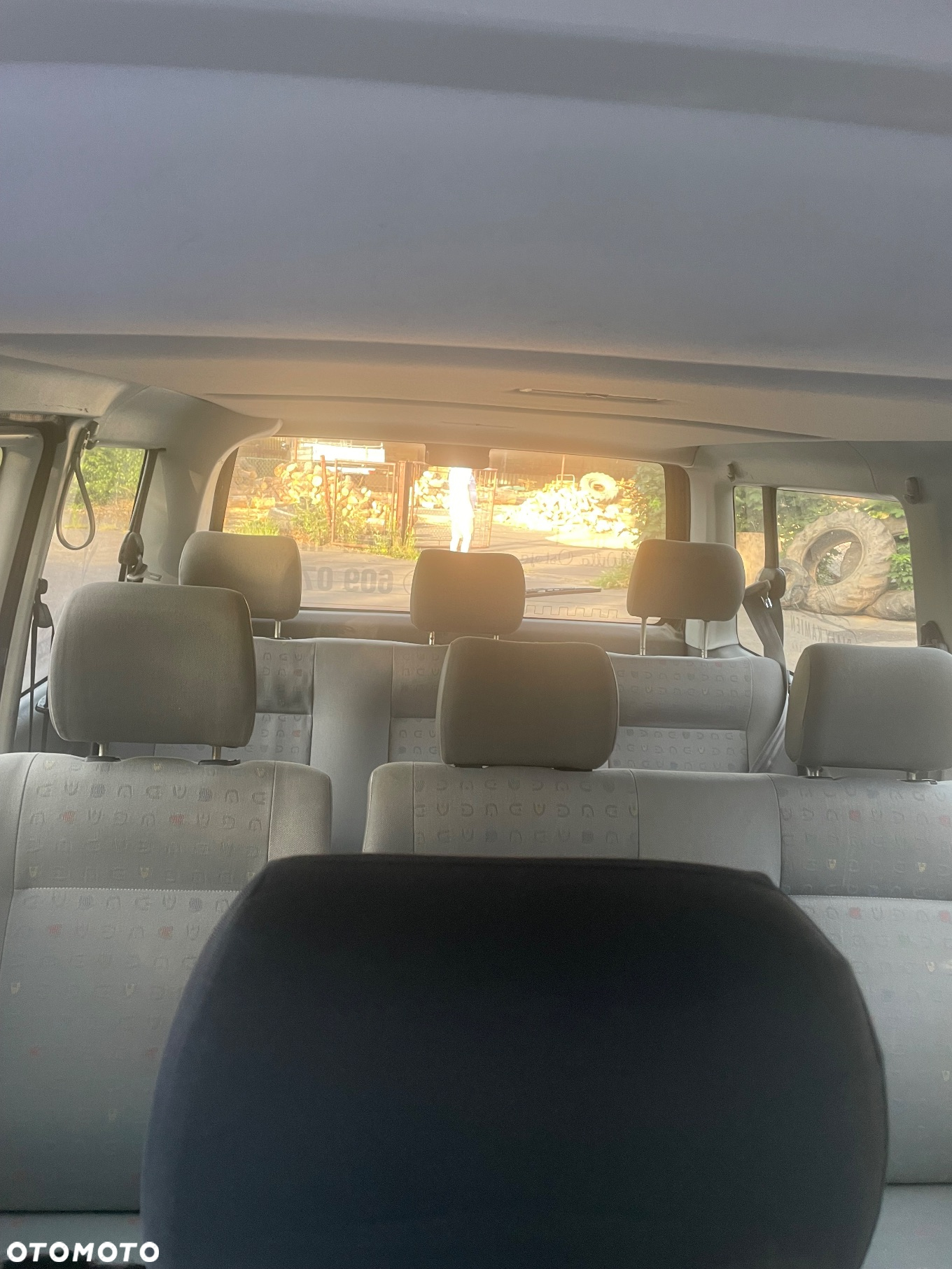 Volkswagen Caravelle - 8