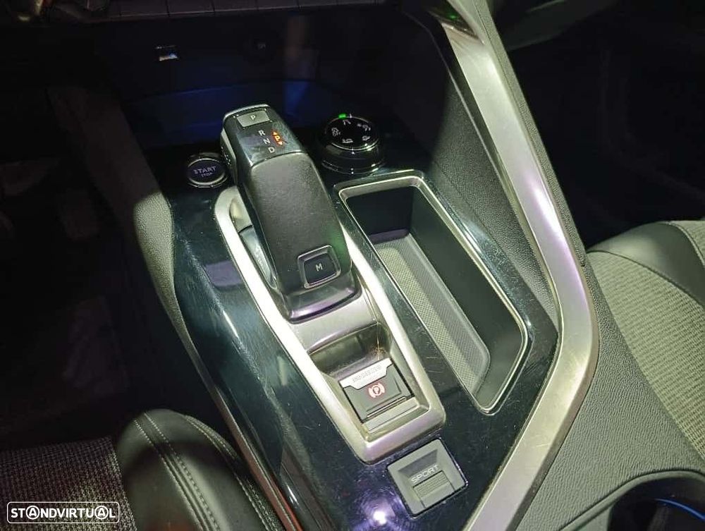 Peugeot 3008 1.2 PureTech Allure EAT8 - 20