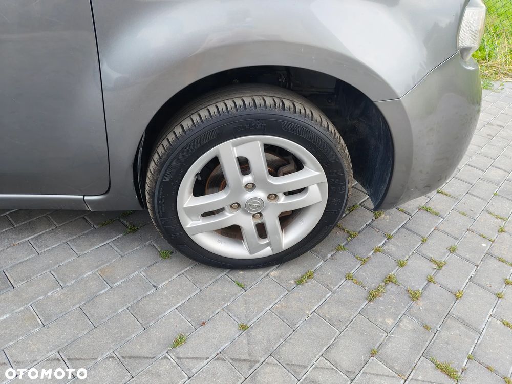 Nissan Cube - 10