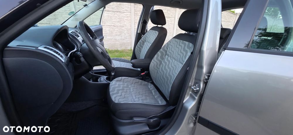 Skoda Fabia 1.4 16V Style - 14