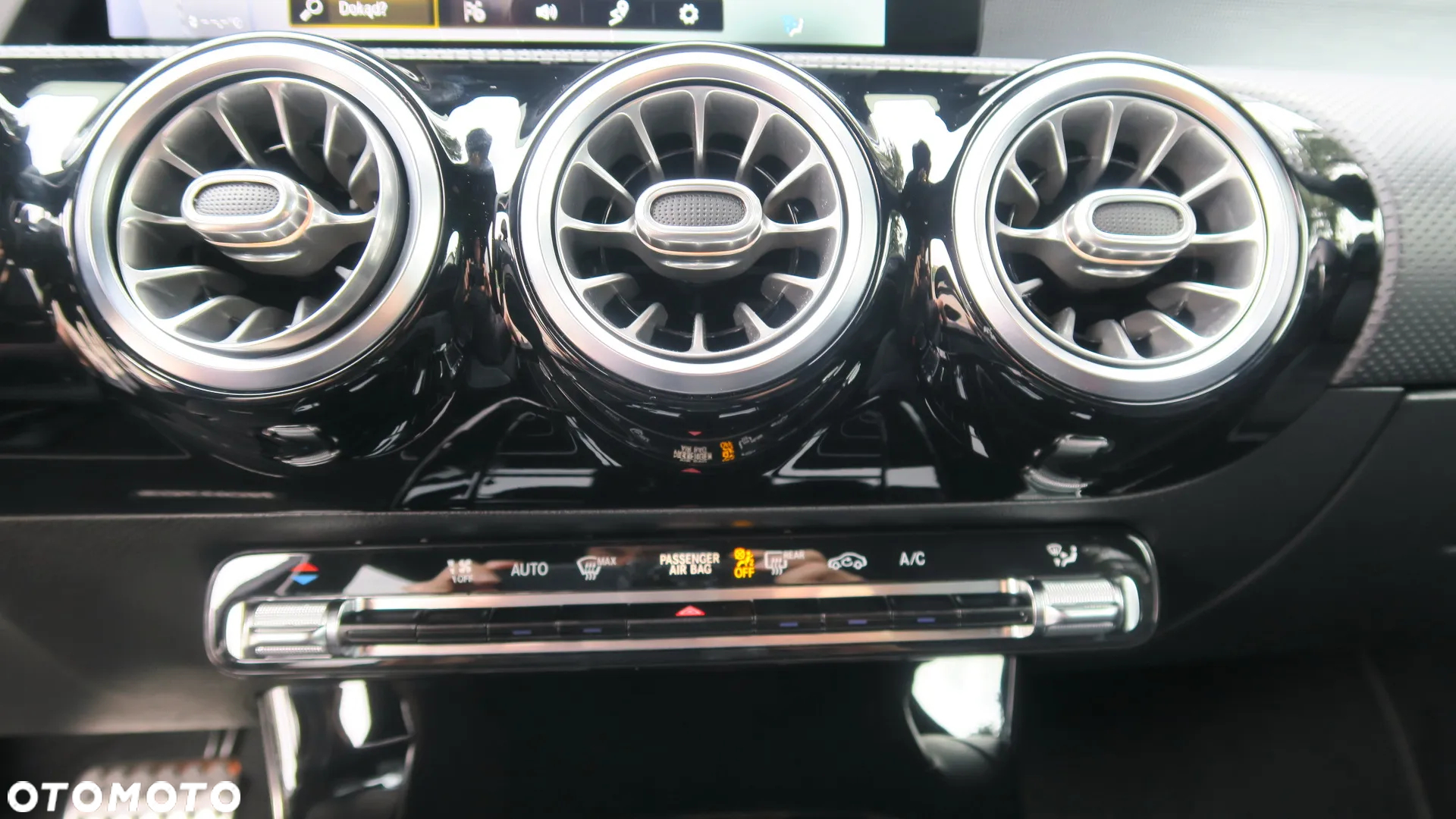 Mercedes-Benz Klasa A 180 7G-DCT Progressive Advanced - 25
