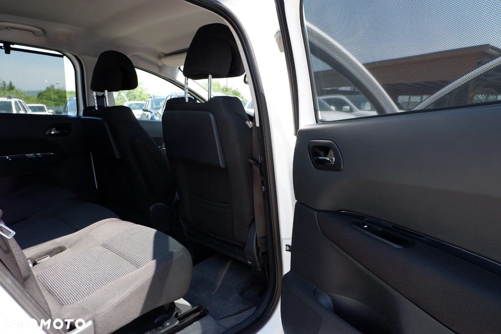 Peugeot 5008 HDI FAP 110 EGS6 Premium - 11